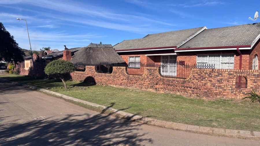 6 Bedroom Property for Sale in Mamelodi West Gauteng