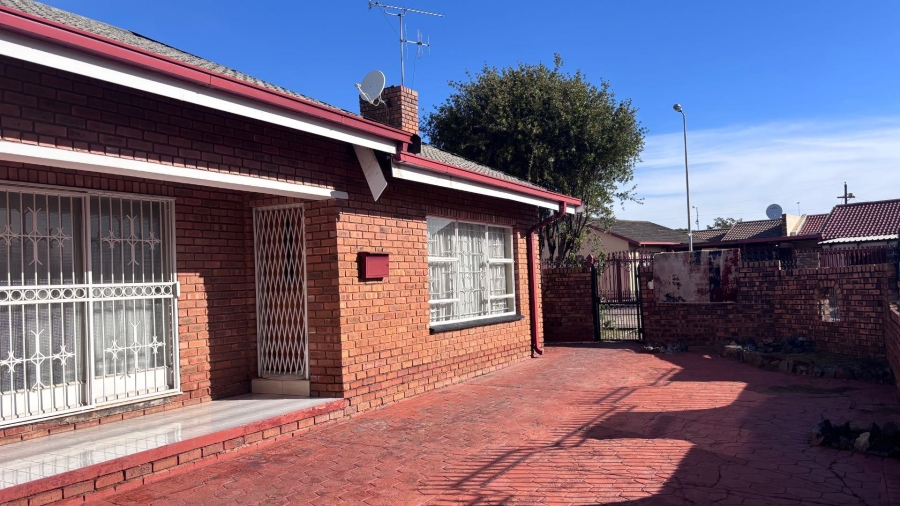 6 Bedroom Property for Sale in Mamelodi West Gauteng
