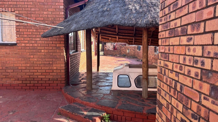 6 Bedroom Property for Sale in Mamelodi West Gauteng