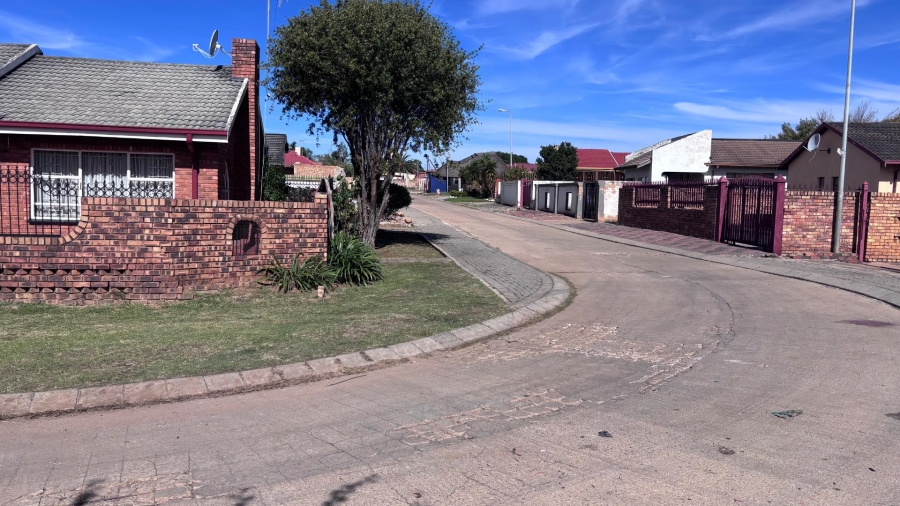 6 Bedroom Property for Sale in Mamelodi West Gauteng