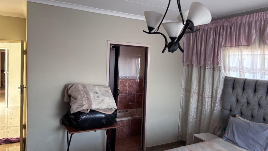 6 Bedroom Property for Sale in Mamelodi West Gauteng