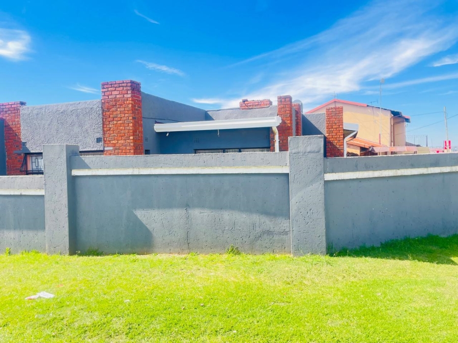3 Bedroom Property for Sale in Katlehong Gauteng