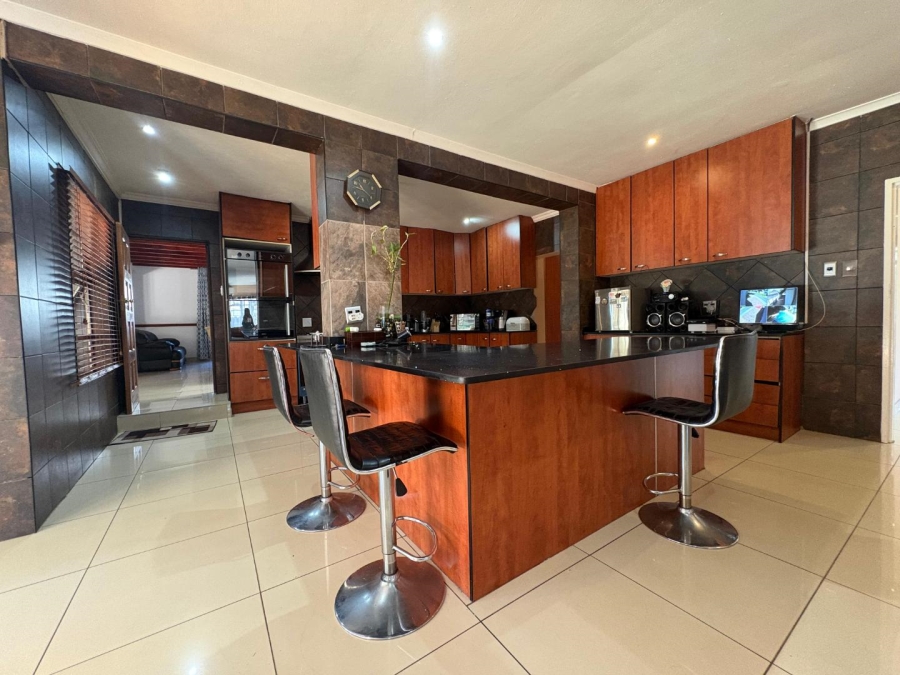 5 Bedroom Property for Sale in Croydon Gauteng