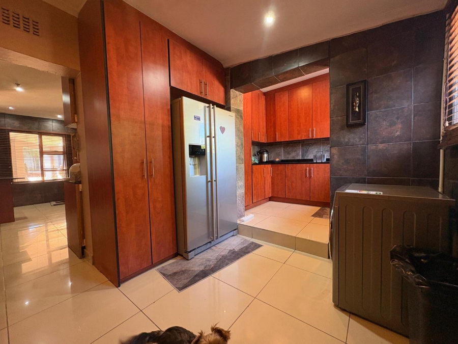 5 Bedroom Property for Sale in Croydon Gauteng