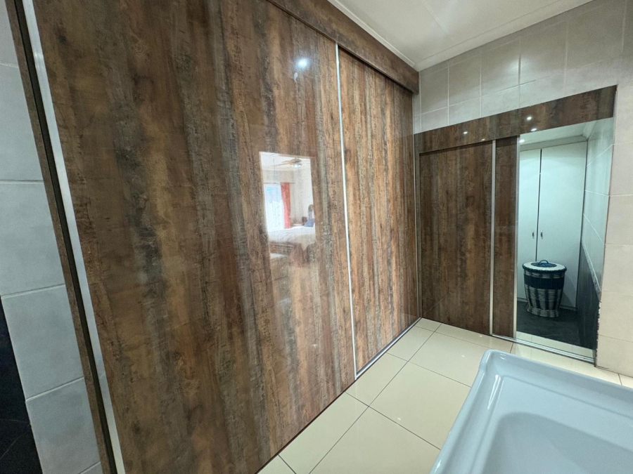 5 Bedroom Property for Sale in Croydon Gauteng
