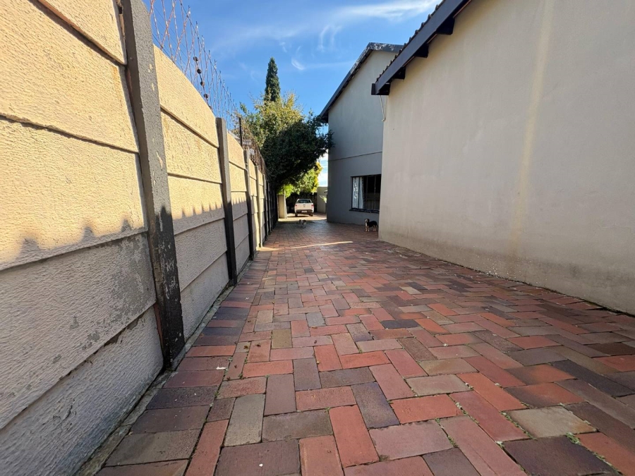 5 Bedroom Property for Sale in Croydon Gauteng