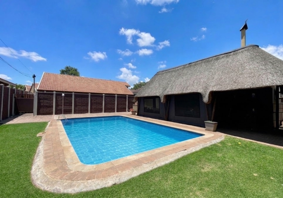 4 Bedroom Property for Sale in Golf Park Gauteng