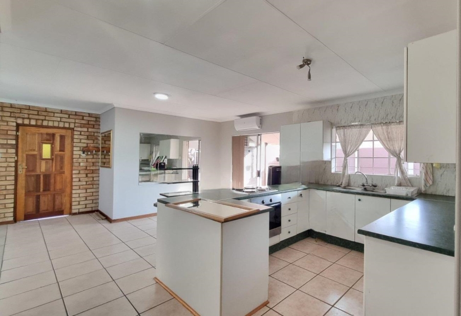 4 Bedroom Property for Sale in Golf Park Gauteng