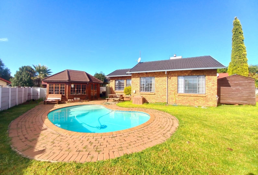 2 Bedroom Property for Sale in Heuweloord Gauteng