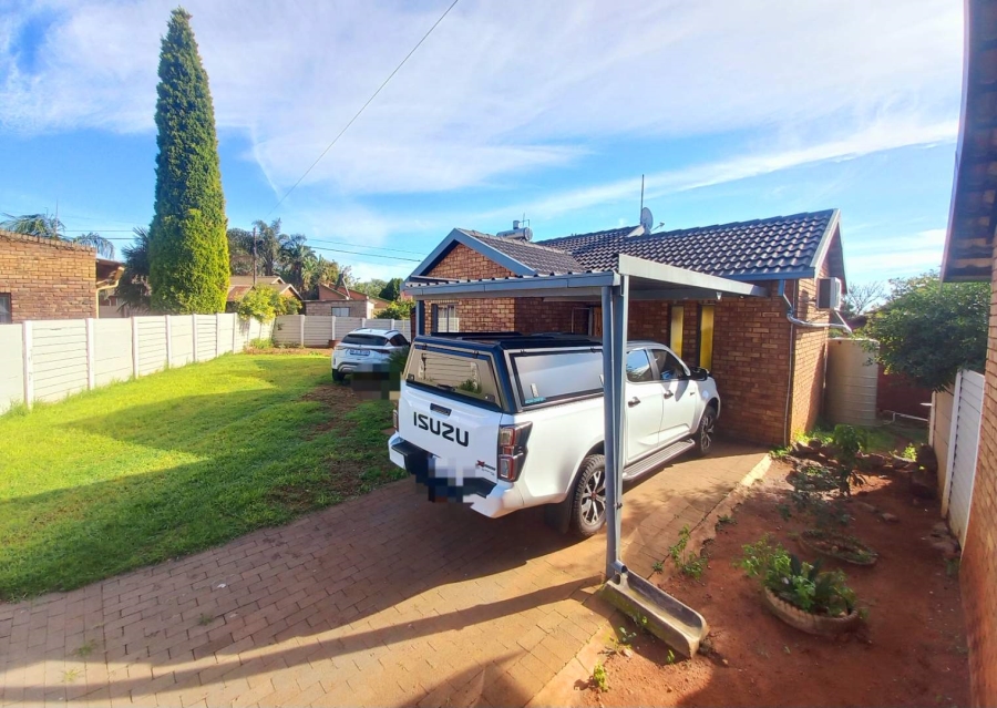 2 Bedroom Property for Sale in Heuweloord Gauteng