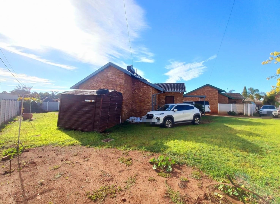 2 Bedroom Property for Sale in Heuweloord Gauteng