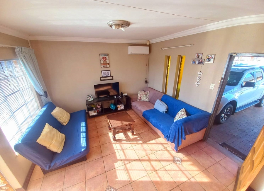 2 Bedroom Property for Sale in Heuweloord Gauteng