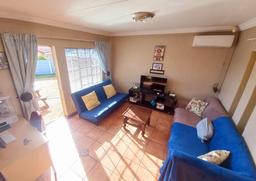 2 Bedroom Property for Sale in Heuweloord Gauteng