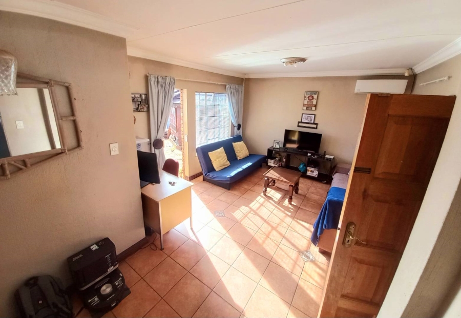 2 Bedroom Property for Sale in Heuweloord Gauteng