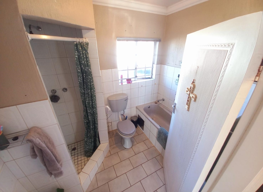 2 Bedroom Property for Sale in Heuweloord Gauteng