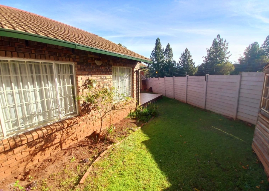 2 Bedroom Property for Sale in Die Hoewes Gauteng