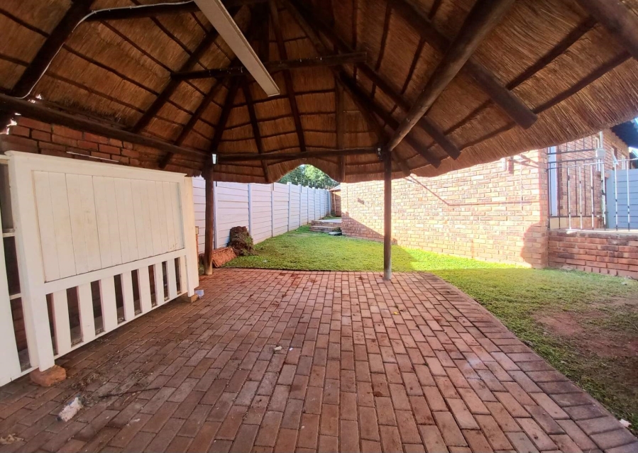 2 Bedroom Property for Sale in Die Hoewes Gauteng