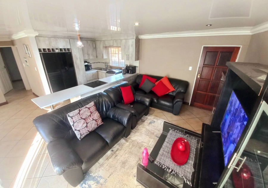 2 Bedroom Property for Sale in Die Hoewes Gauteng
