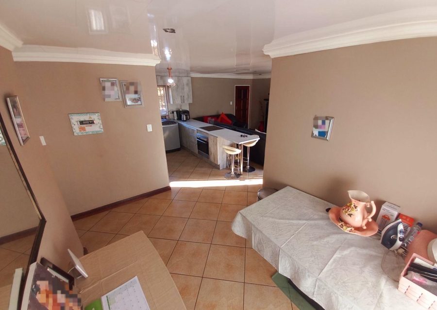 2 Bedroom Property for Sale in Die Hoewes Gauteng