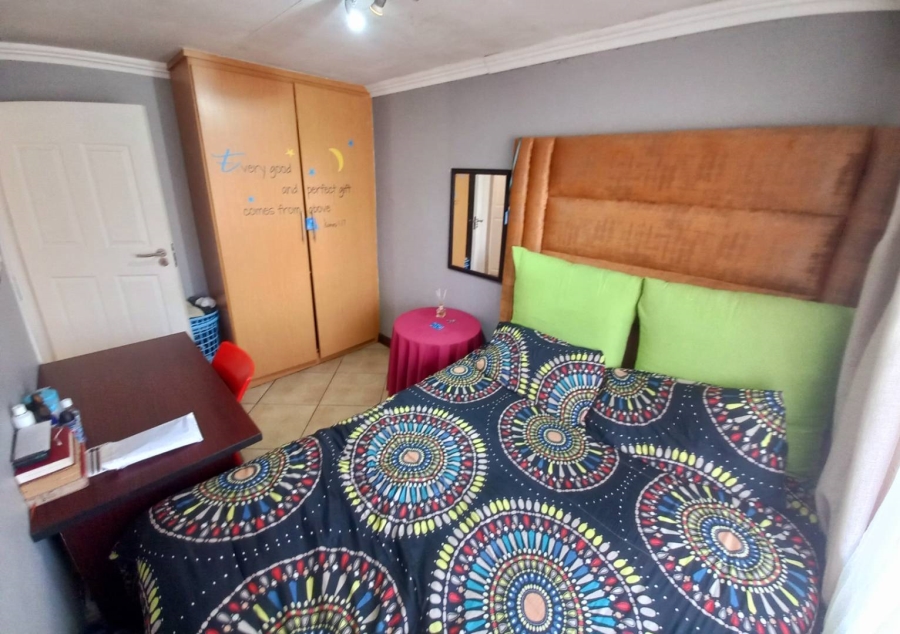2 Bedroom Property for Sale in Die Hoewes Gauteng
