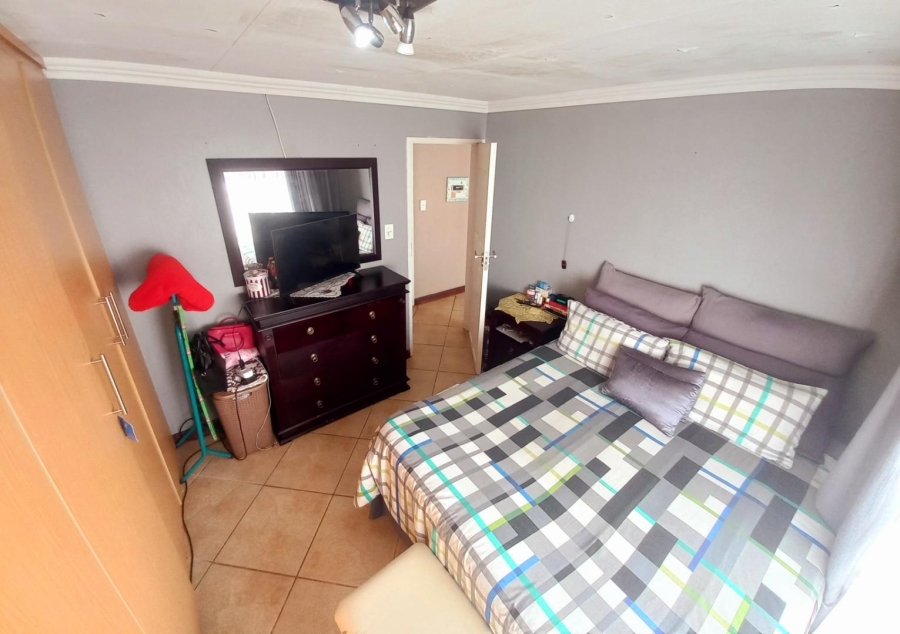 2 Bedroom Property for Sale in Die Hoewes Gauteng