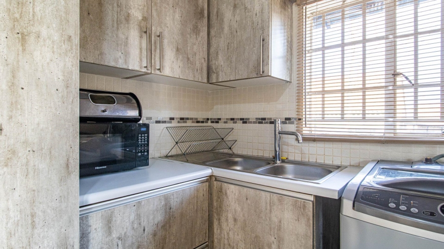 2 Bedroom Property for Sale in Die Hoewes Gauteng
