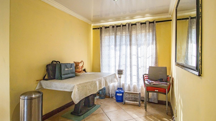 2 Bedroom Property for Sale in Die Hoewes Gauteng