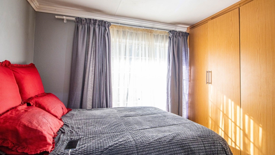 2 Bedroom Property for Sale in Die Hoewes Gauteng