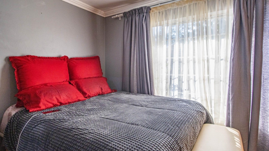 2 Bedroom Property for Sale in Die Hoewes Gauteng