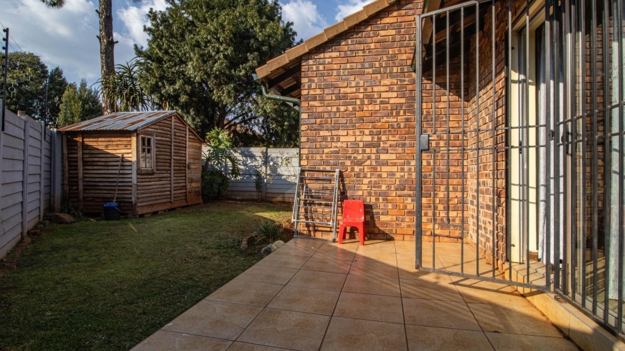 2 Bedroom Property for Sale in Die Hoewes Gauteng