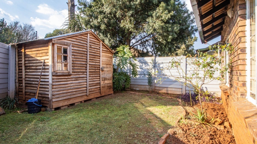 2 Bedroom Property for Sale in Die Hoewes Gauteng