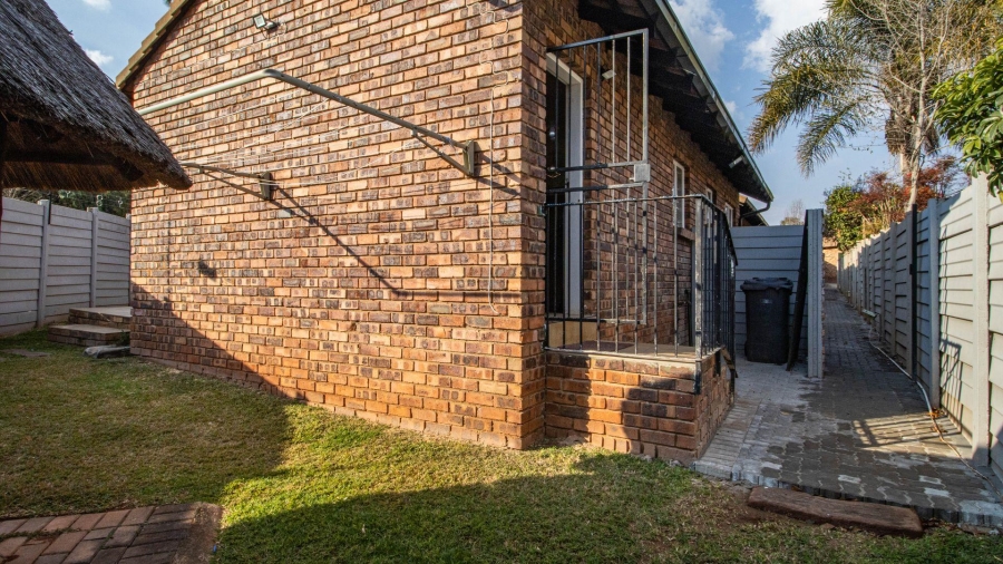 2 Bedroom Property for Sale in Die Hoewes Gauteng