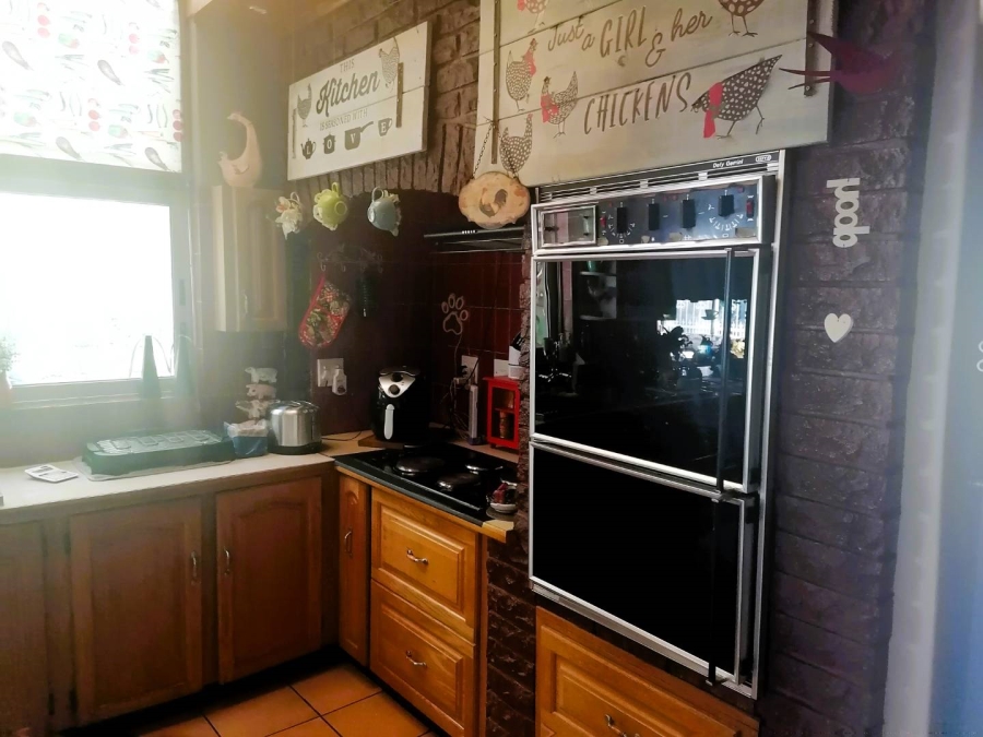 5 Bedroom Property for Sale in Pretoria North Gauteng