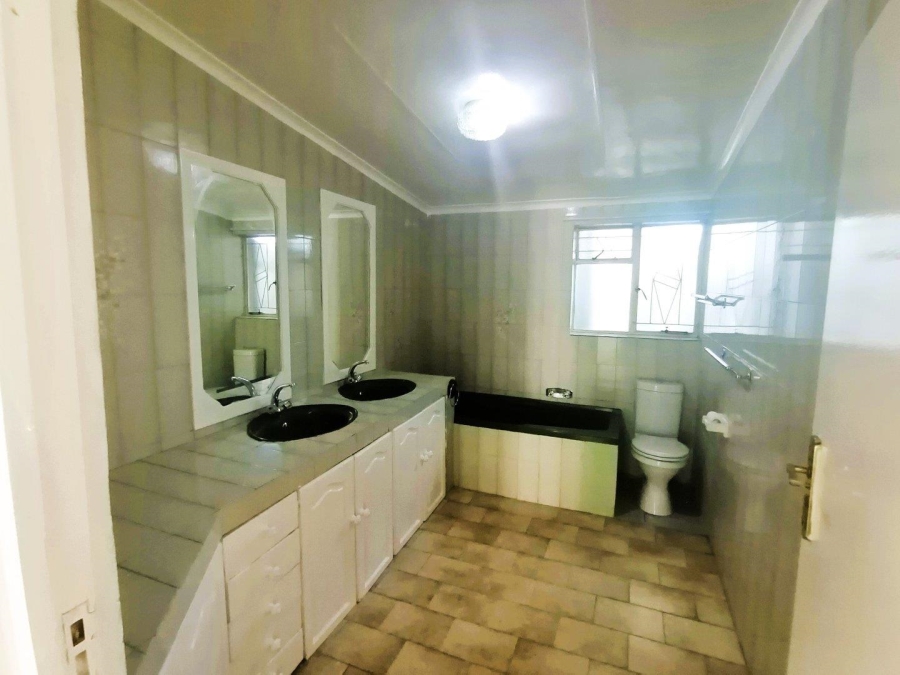 5 Bedroom Property for Sale in Pretoria North Gauteng