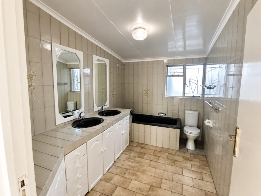 5 Bedroom Property for Sale in Pretoria North Gauteng