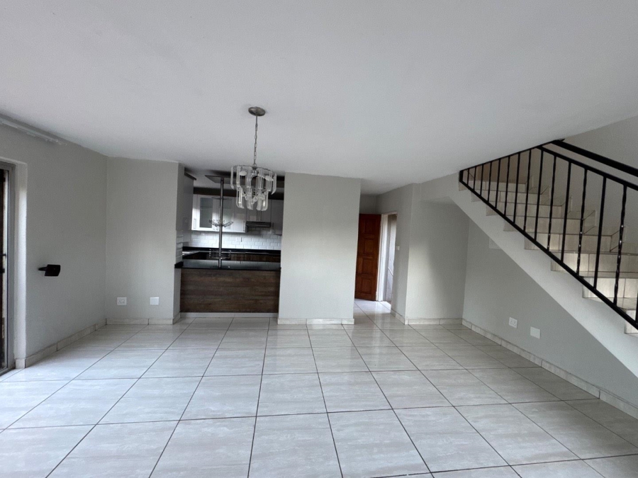 To Let 3 Bedroom Property for Rent in Heuwelsig Estate Gauteng
