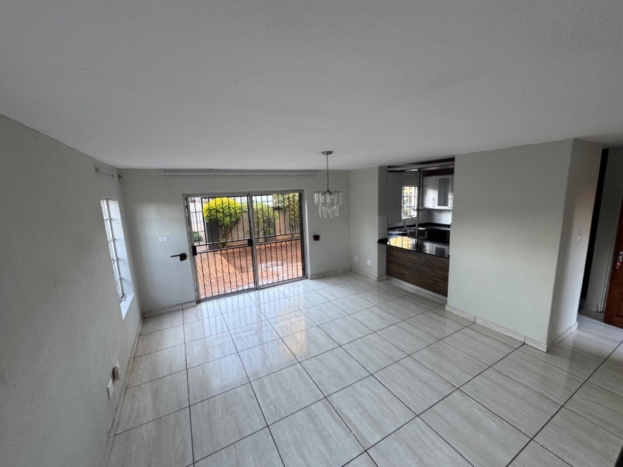 To Let 3 Bedroom Property for Rent in Heuwelsig Estate Gauteng
