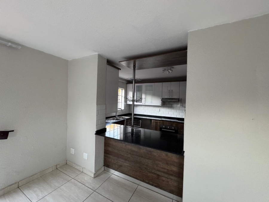 To Let 3 Bedroom Property for Rent in Heuwelsig Estate Gauteng