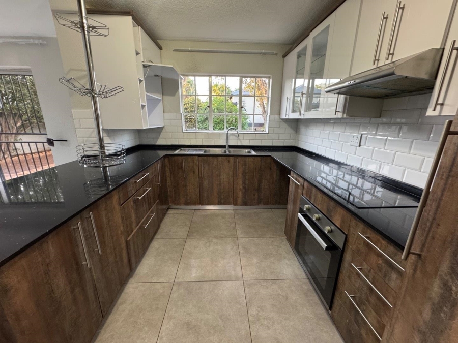 To Let 3 Bedroom Property for Rent in Heuwelsig Estate Gauteng