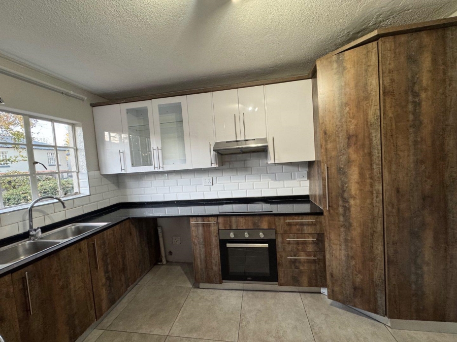 To Let 3 Bedroom Property for Rent in Heuwelsig Estate Gauteng