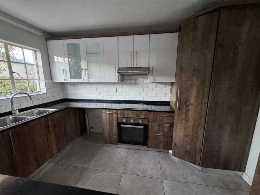 To Let 3 Bedroom Property for Rent in Heuwelsig Estate Gauteng