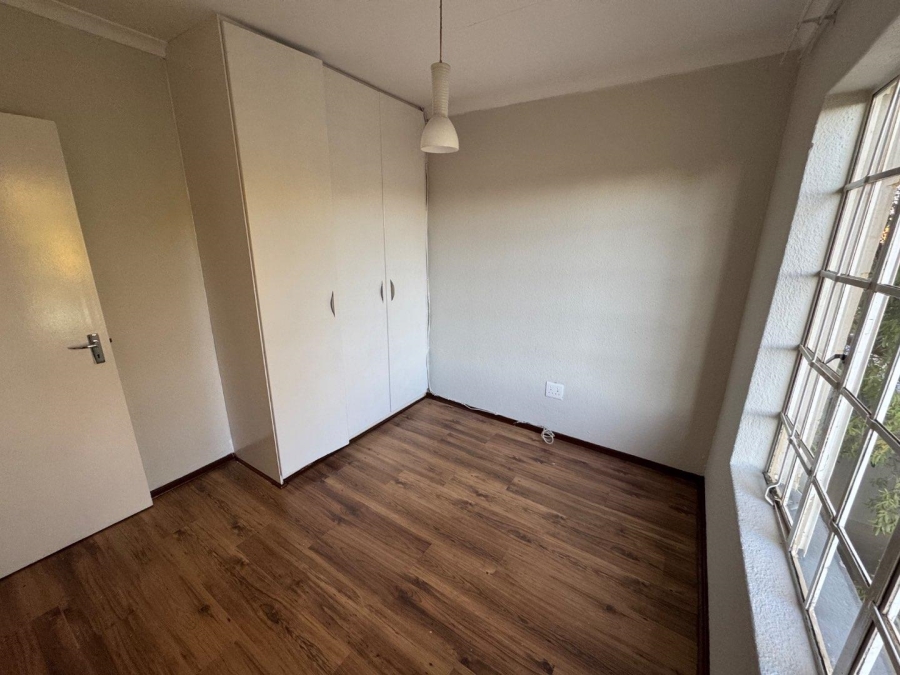 To Let 3 Bedroom Property for Rent in Heuwelsig Estate Gauteng