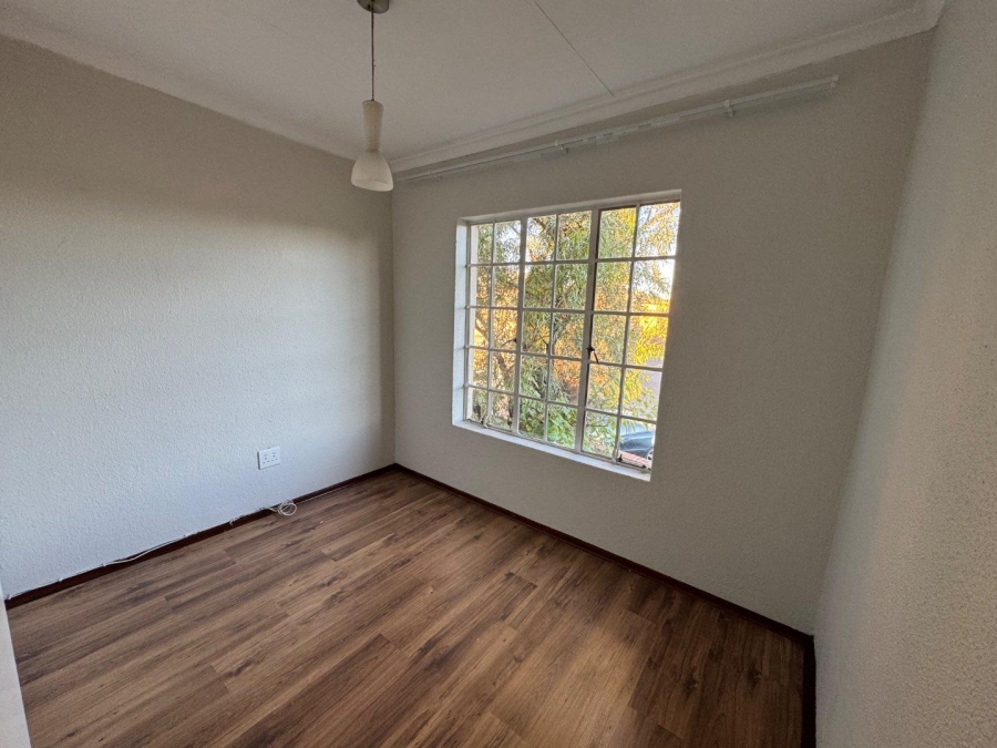 To Let 3 Bedroom Property for Rent in Heuwelsig Estate Gauteng