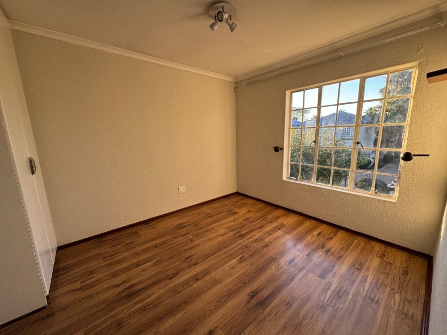 To Let 3 Bedroom Property for Rent in Heuwelsig Estate Gauteng