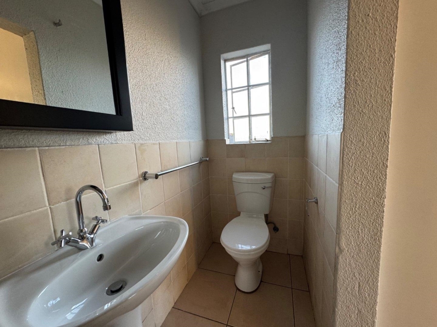 To Let 3 Bedroom Property for Rent in Heuwelsig Estate Gauteng