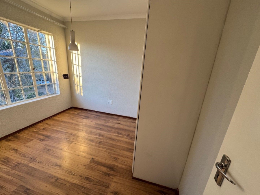 To Let 3 Bedroom Property for Rent in Heuwelsig Estate Gauteng