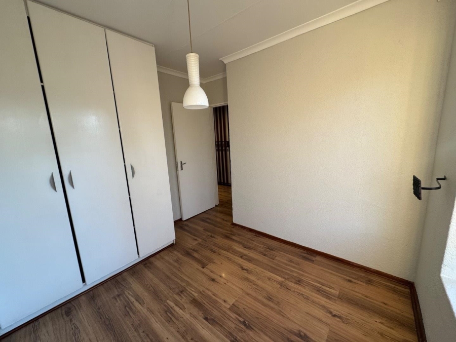 To Let 3 Bedroom Property for Rent in Heuwelsig Estate Gauteng