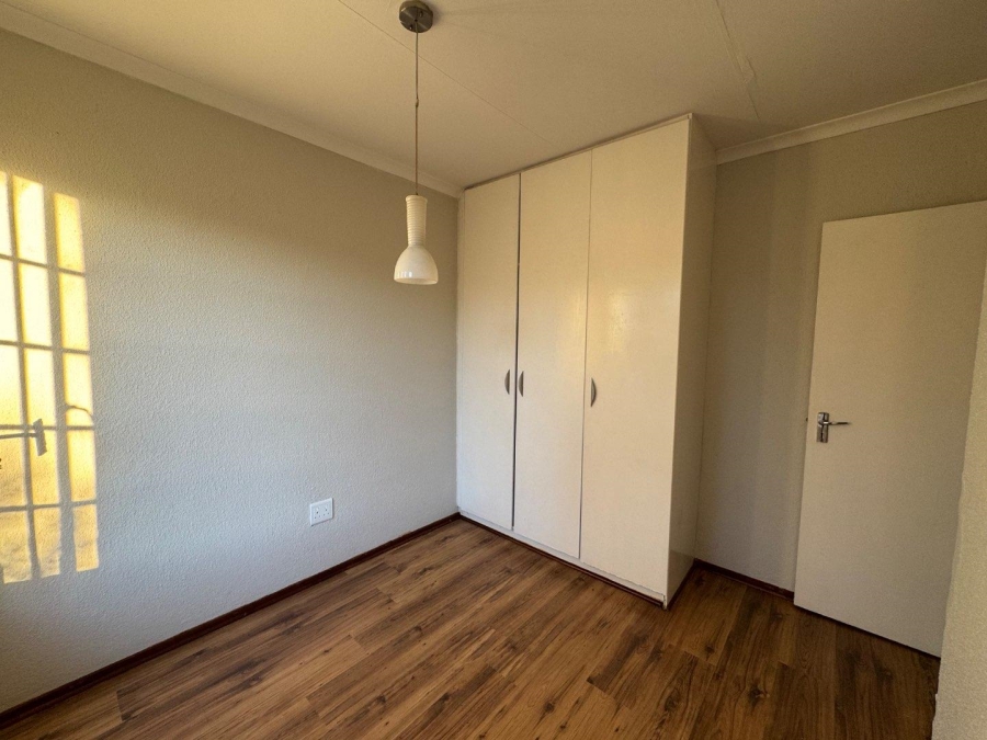 To Let 3 Bedroom Property for Rent in Heuwelsig Estate Gauteng