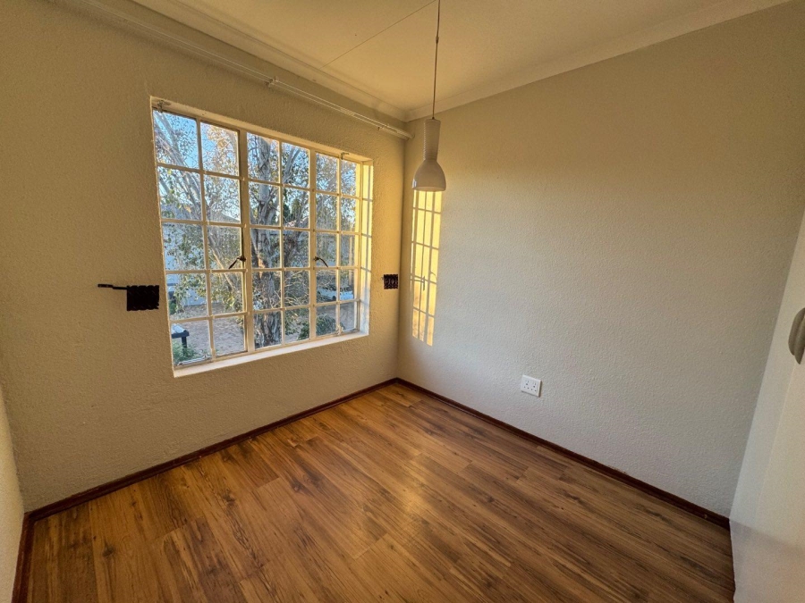 To Let 3 Bedroom Property for Rent in Heuwelsig Estate Gauteng