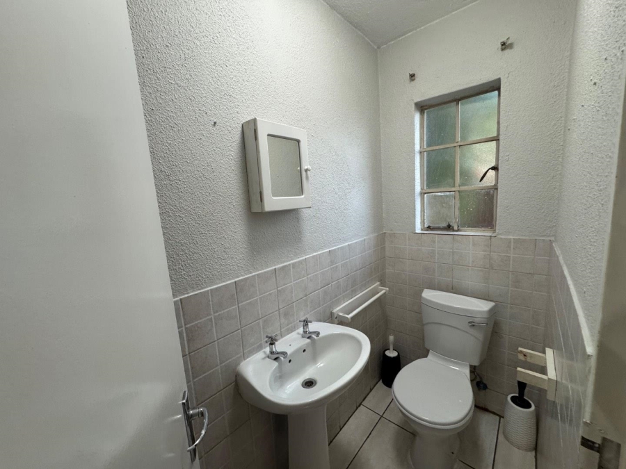 To Let 3 Bedroom Property for Rent in Heuwelsig Estate Gauteng
